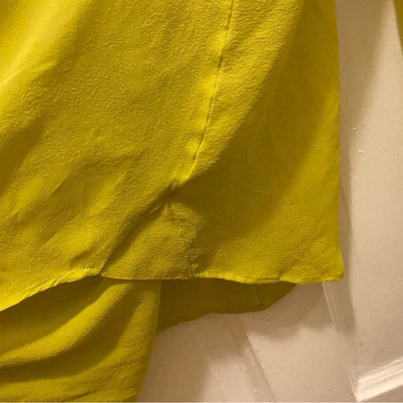 BCBGMaxAzria Vibrant 100% Silk Lemongrass Yellow V-Neck - Picture 10 of 14